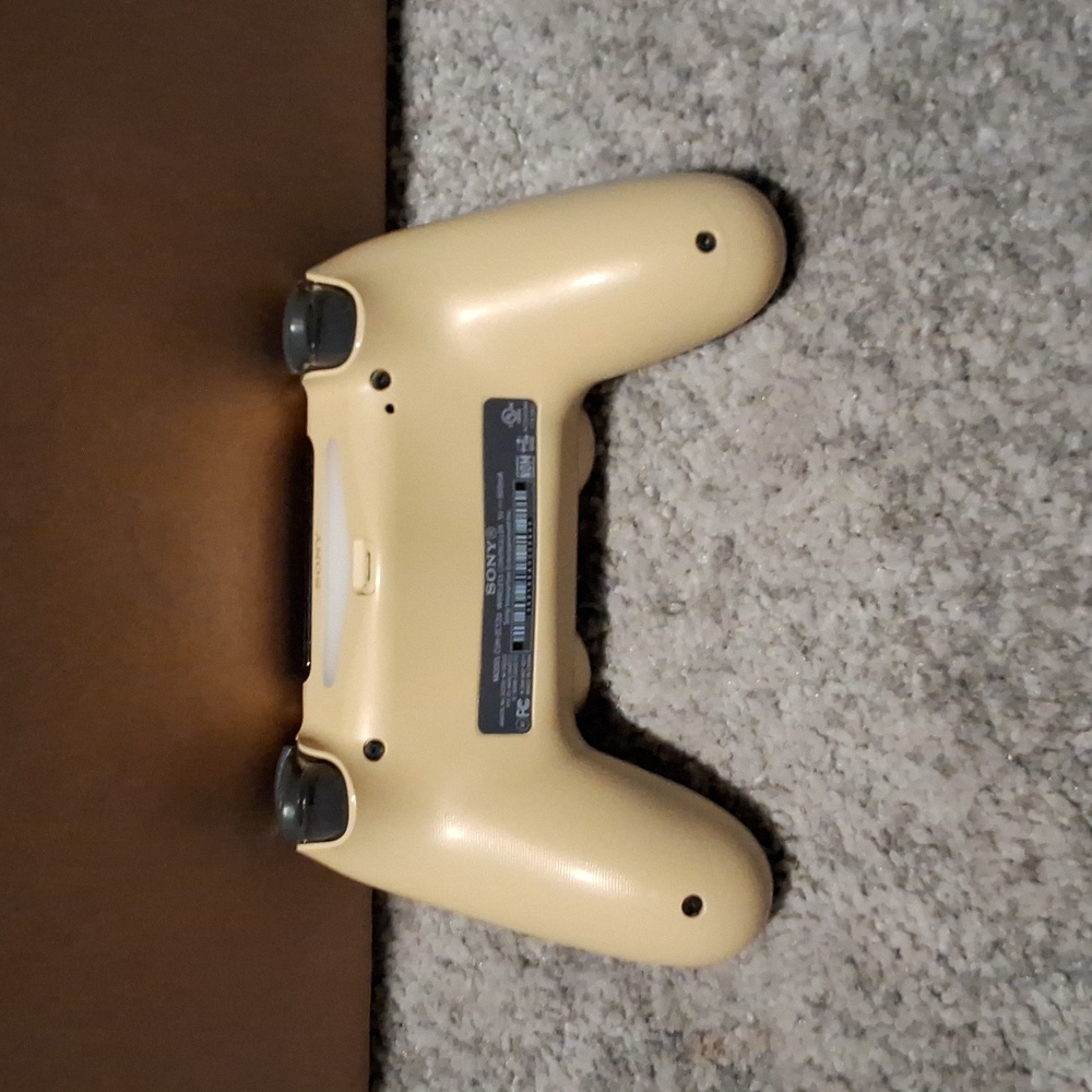 Playstation 4 controller - Picture 2 of 4